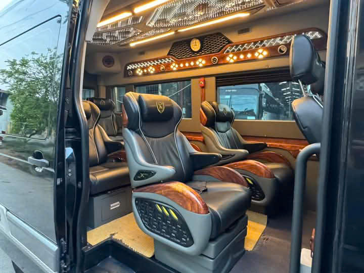 Thuê xe Limousine Hội An đi Đà Nẵng 9 chổ 12 chổ giá rẻ